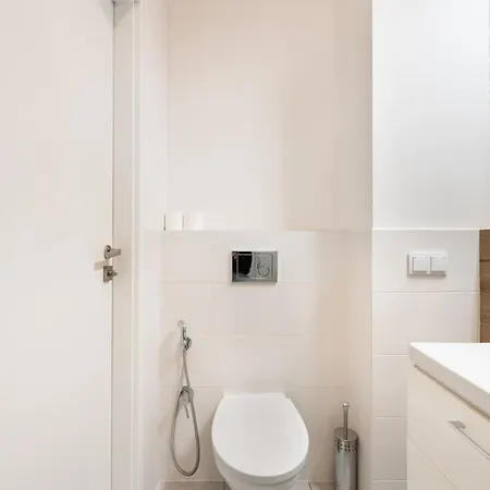 Wola Expo View By Bookinghost *