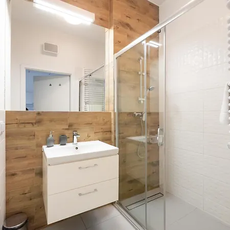 Apartamento Wola Expo View By Bookinghost Varsóvia