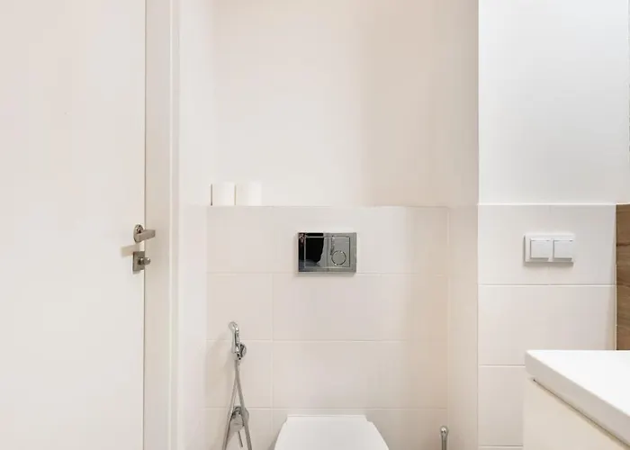 Wola Expo View By Bookinghost *